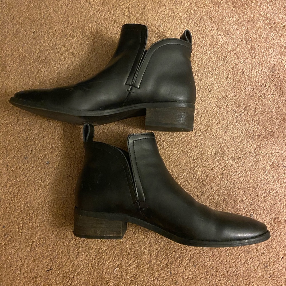 Dolce Vita Black Leather Ankle Boot 1” Heel